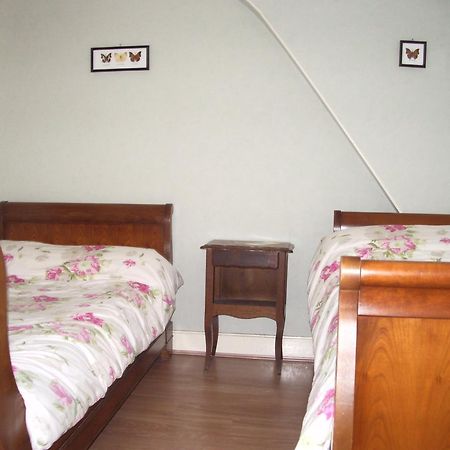 Les Glycines Bed & Breakfast Plaimpied-Givaudins Bagian luar foto