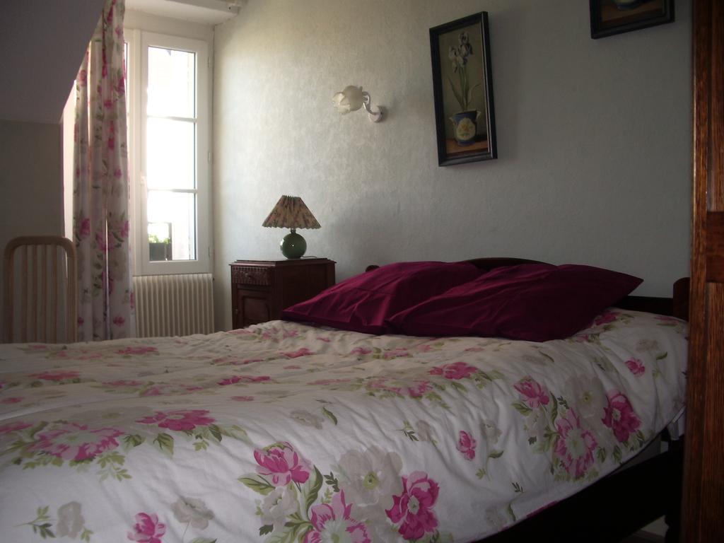 Les Glycines Bed & Breakfast Plaimpied-Givaudins Bagian luar foto