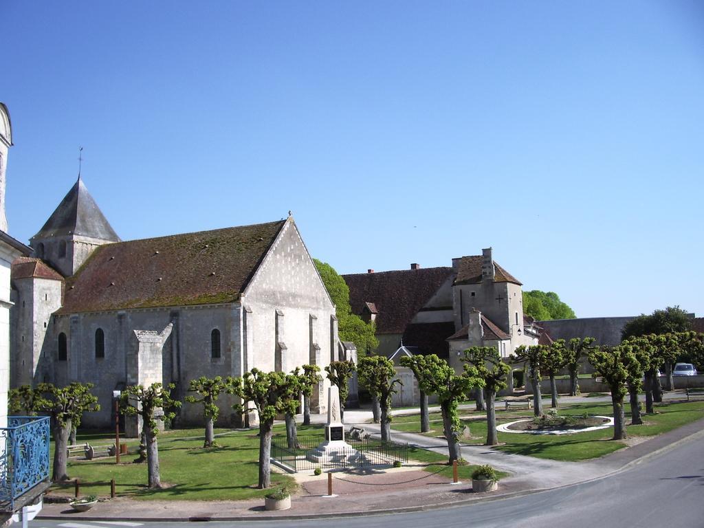 Les Glycines Bed & Breakfast Plaimpied-Givaudins Bagian luar foto