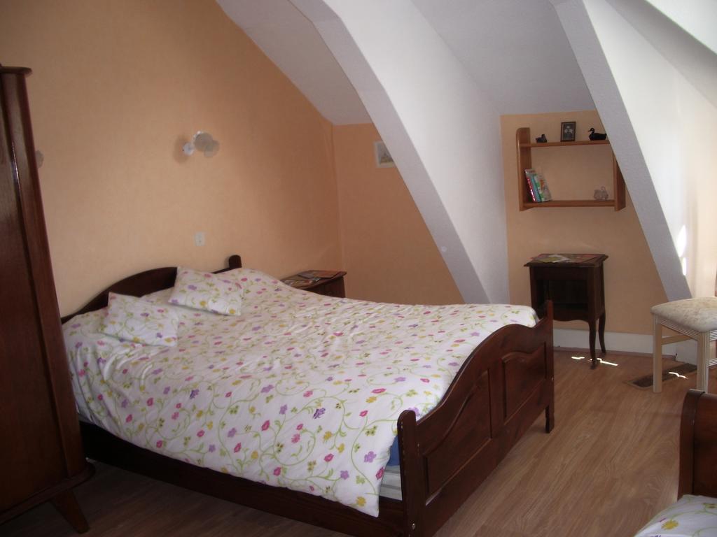 Les Glycines Bed & Breakfast Plaimpied-Givaudins Bagian luar foto